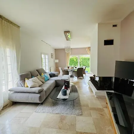 Demeure Familiale Avec Jardin, Quartier Calme * Colomby-Anguerny