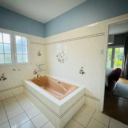 Demeure Familiale Avec Jardin, Quartier Calme