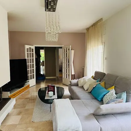 Βίλα Demeure Familiale Avec Jardin, Quartier Calme