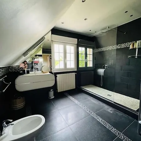 Demeure Familiale Avec Jardin, Quartier Calme Βίλα Colomby-Anguerny