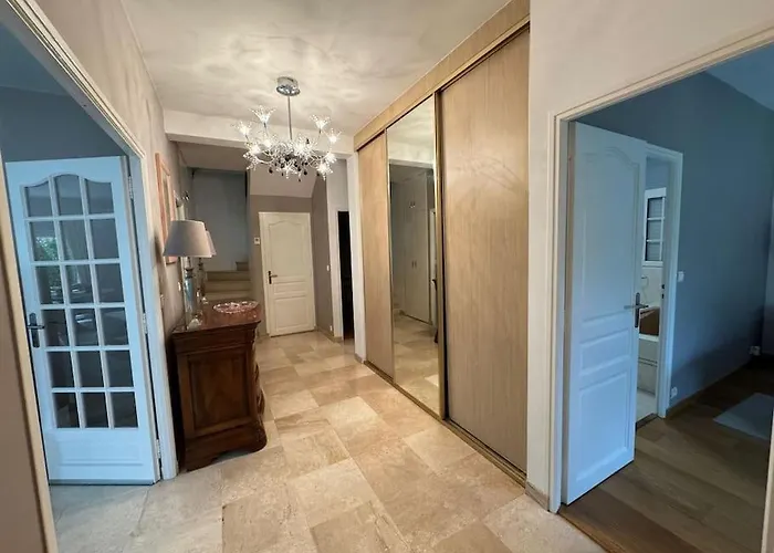 Demeure Familiale Avec Jardin, Quartier Calme Colomby-Anguerny