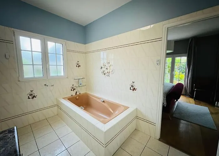 Demeure Familiale Avec Jardin, Quartier Calme