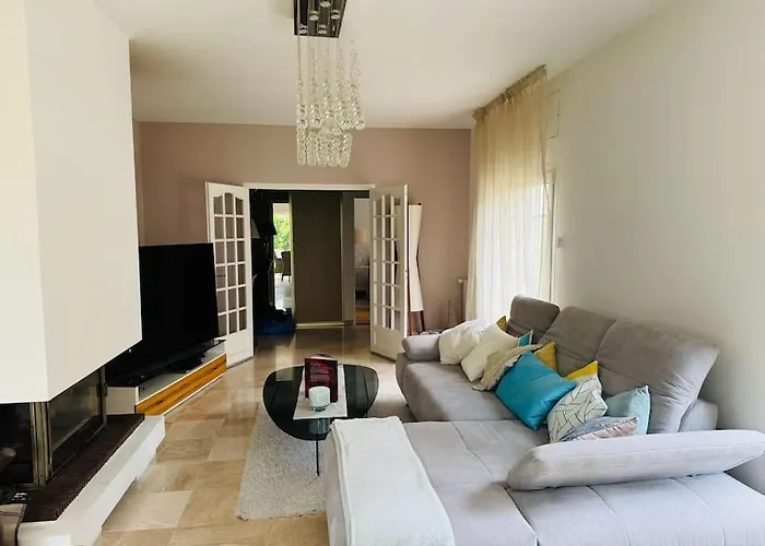 Villa Demeure Familiale Avec Jardin, Quartier Calme