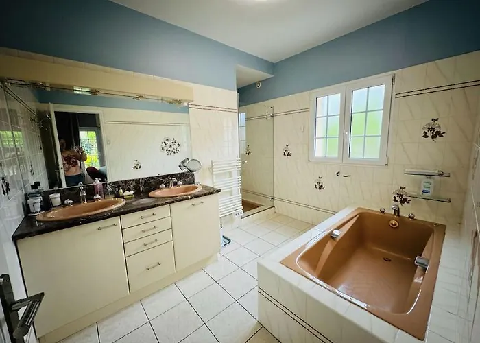 Demeure Familiale Avec Jardin, Quartier Calme Villa