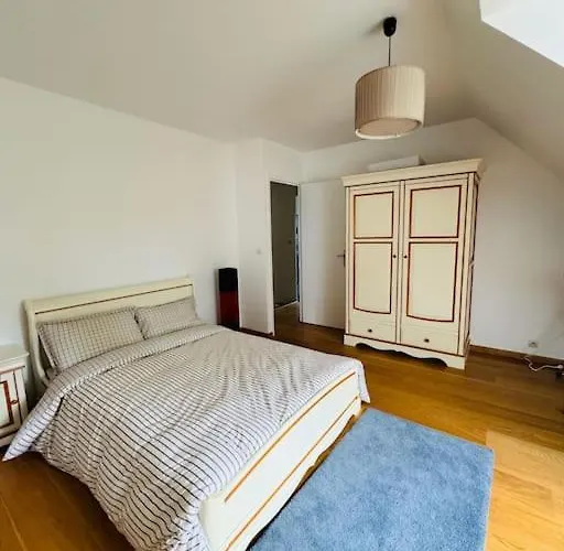 Villa Demeure Familiale Avec Jardin, Quartier Calme