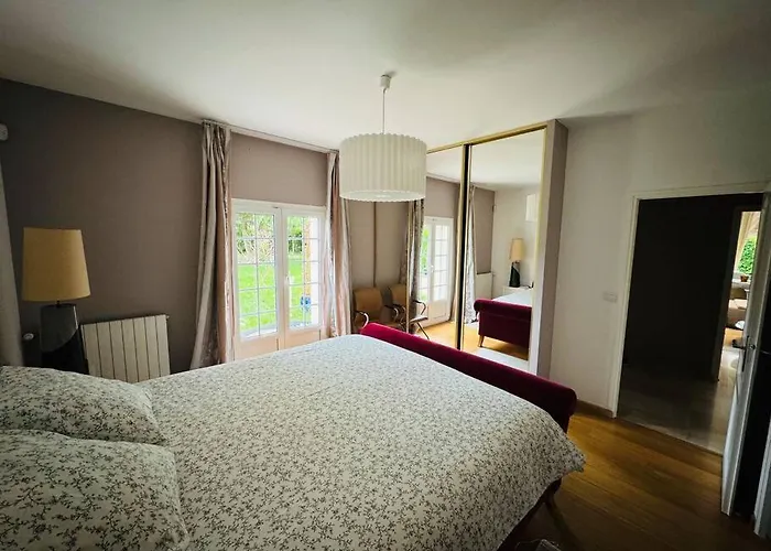 Demeure Familiale Avec Jardin, Quartier Calme