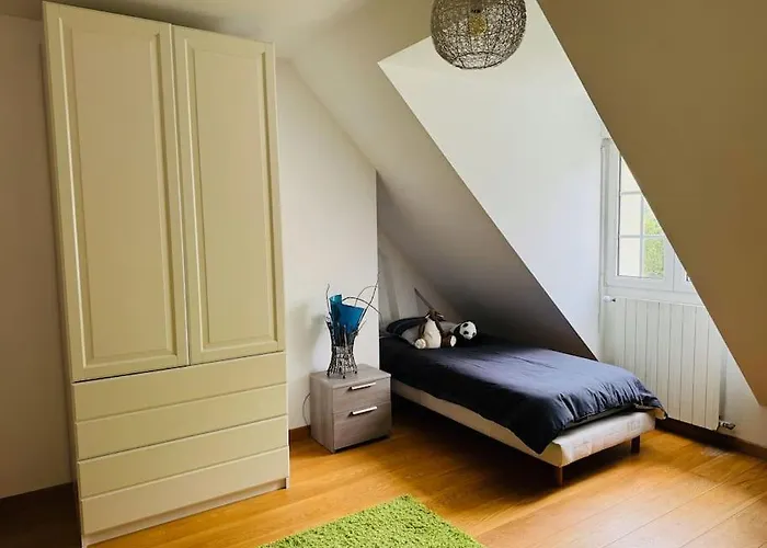 Villa Demeure Familiale Avec Jardin, Quartier Calme