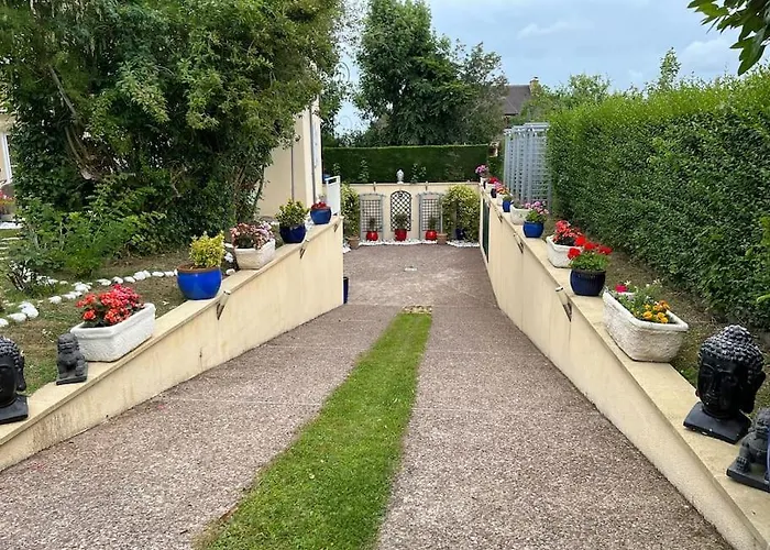 Demeure Familiale Avec Jardin, Quartier Calme Colomby-Anguerny